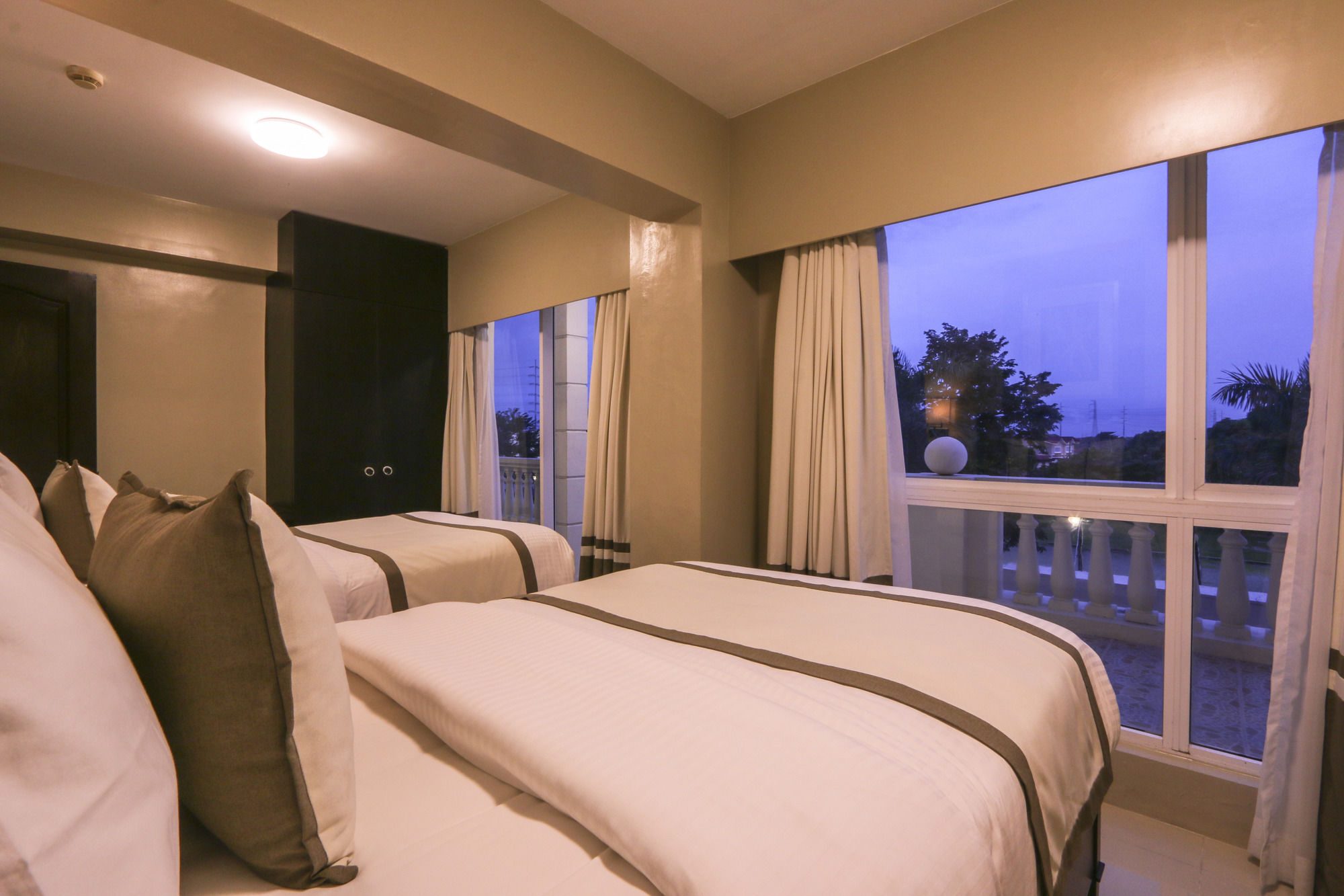 Bellini Suites At Presidio, Lakefront Muntinlupa City ภายนอก รูปภาพ