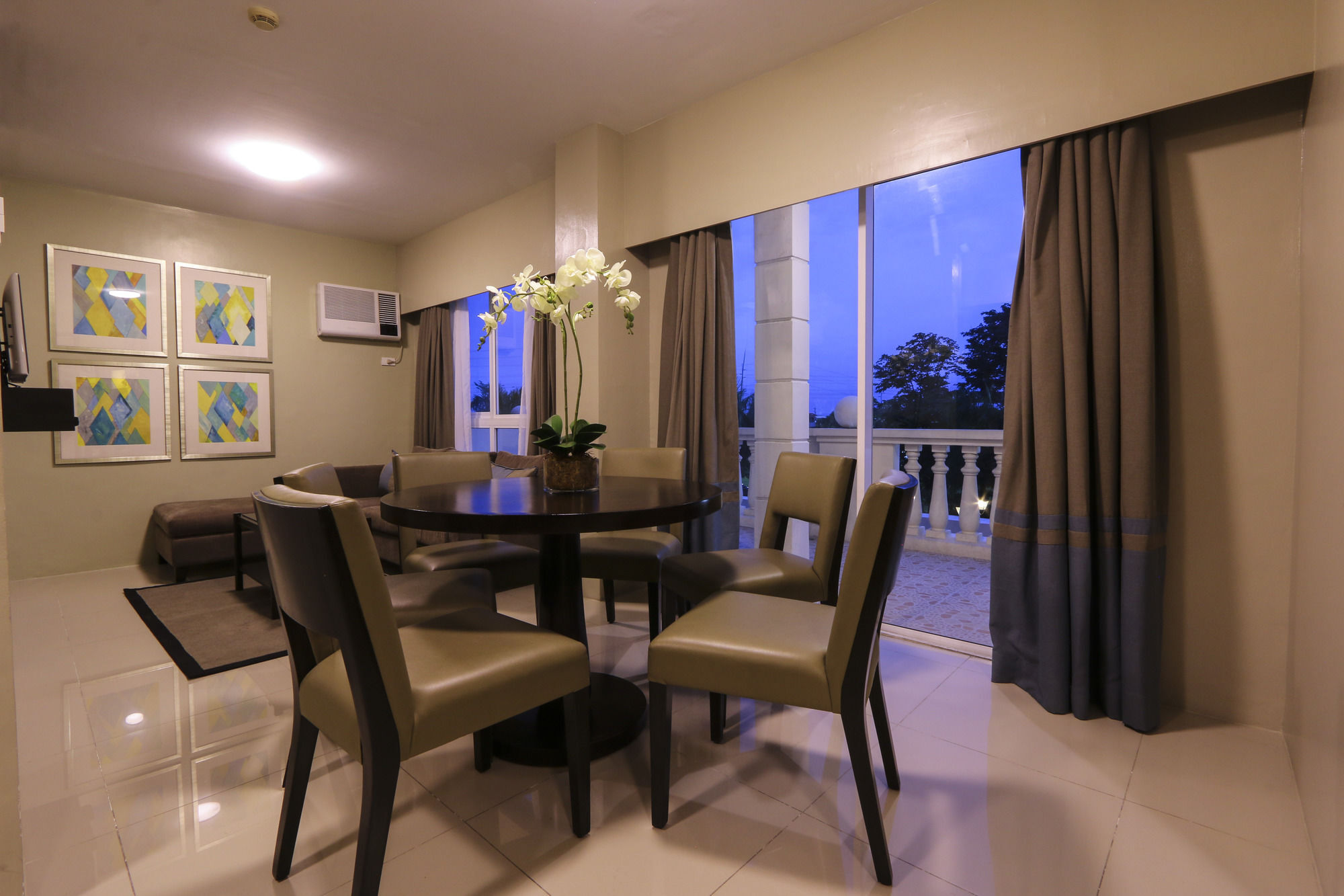 Bellini Suites At Presidio, Lakefront Muntinlupa City ภายนอก รูปภาพ